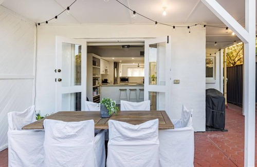 Fullarton House | Modern and convenient home with ample amenities