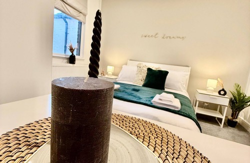 West Hendon Apartment | Modern and cosy duplex in Hendon