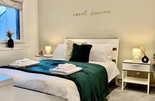 West Hendon Apartment | Modern and cosy duplex in Hendon