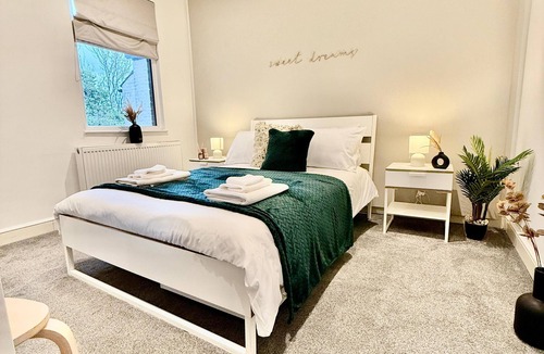 West Hendon Apartment | Modern and cosy duplex in Hendon