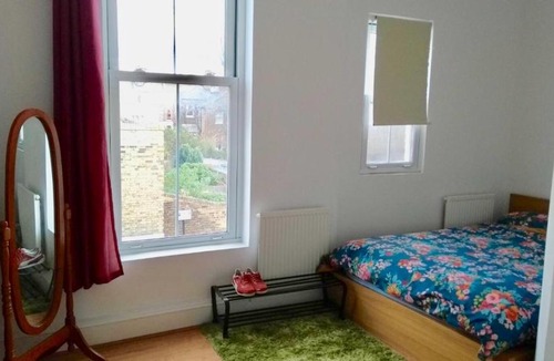 Camberwell Apartment | Modern and Cosy Flat in Brixton