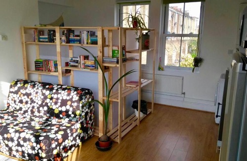 Camberwell Apartment | Modern and Cosy Flat in Brixton