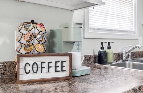 Brookland House | Modern and Cozy 3bd, Record Player, Dedicated Workspace, Fast Wi-Fi