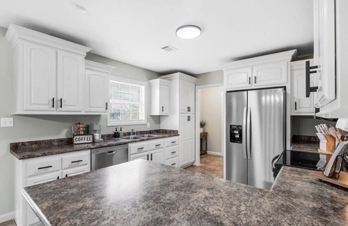 Brookland House | Modern and Cozy 3bd, Record Player, Dedicated Workspace, Fast Wi-Fi