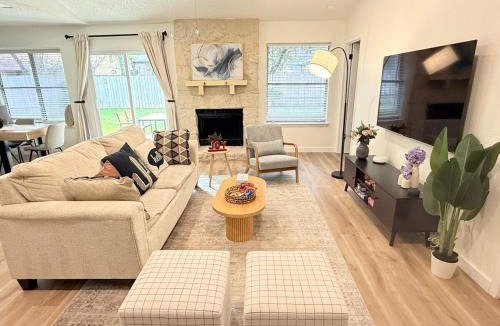 Cedar Park House | Modern and Cozy 3BR Retreat Perfect for Families or Big Group