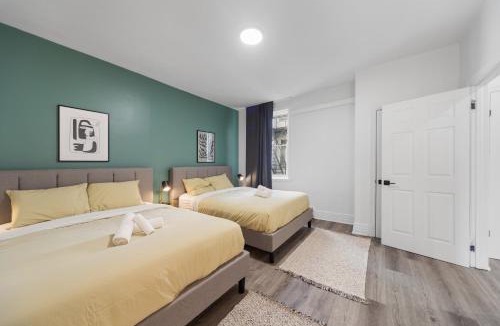 Cote-Des-Neiges—Notre-Dame-De-Grace Apartment | Modern and cozy 4 bedrooms sleep 12
