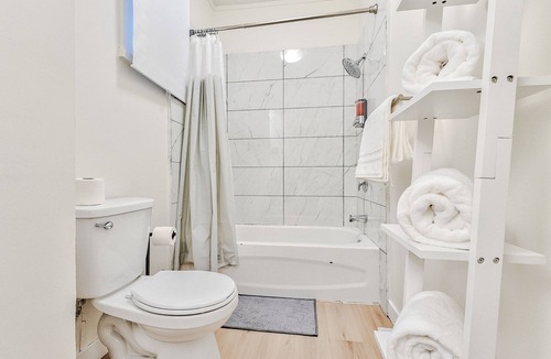Winnipeg House | Modern and Cozy: 4Bed 2Bath Home