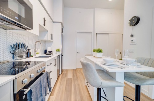 Kitchener Condo | Modern and Cozy in Central KW w/Gym