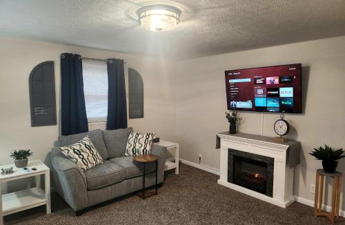 Columbus House | Modern and Cozy Space Near Columbus Attractions