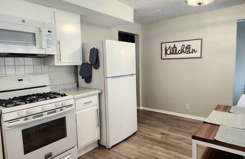 Columbus House | Modern and Cozy Space Near Columbus Attractions