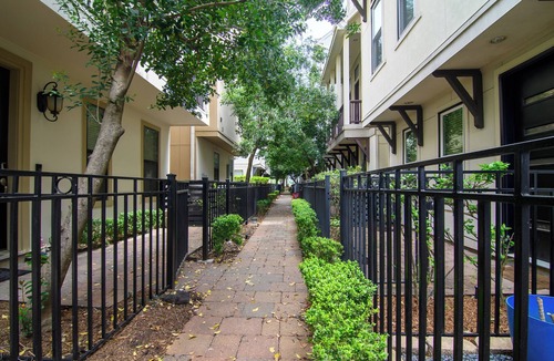 Lazybrook/Timbergrove House | Modern and Cozy Urban Townhome - Heights area
