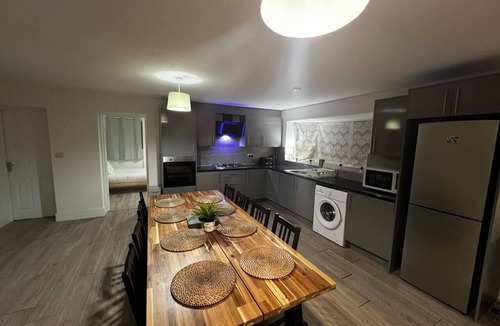 Chalton House | Modern and Elegant House in Luton