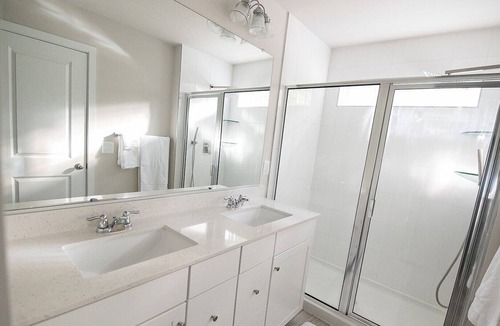 Stafford House | Modern and Luxurious captivating home with great backyard