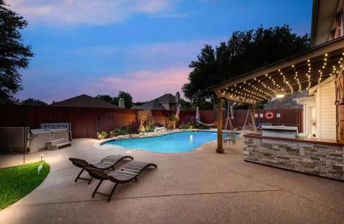 Fossil Creek House | Modern and Luxury DFW Mansion with Backyard Oasis