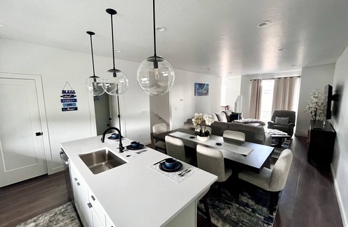 Mountain Green House | Modern and new 3-bedroom townhome with AC and WiFi in Mountain Green