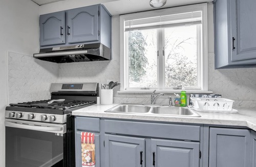 Lancaster House | Modern and Quiet 3 bedroom house with parking