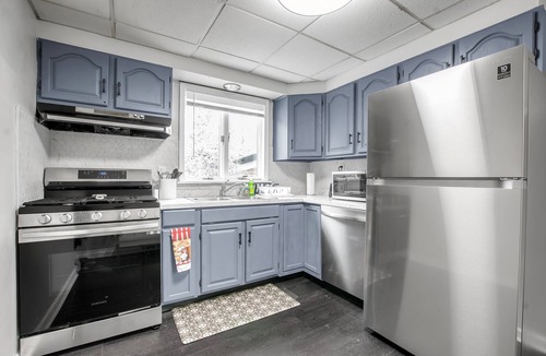 Lancaster House | Modern and Quiet 3 bedroom house with parking