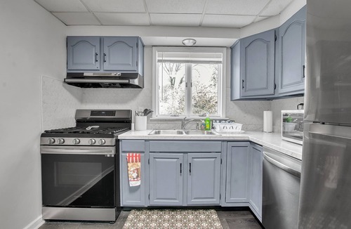 Lancaster House | Modern and Quiet 3 bedroom house with parking