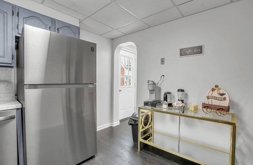 Lancaster House | Modern and Quiet 3 bedroom house with parking