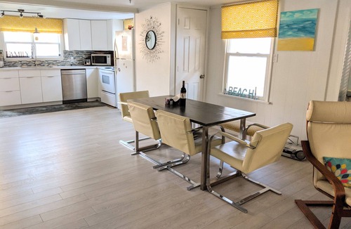 Crystal Beach Cottage | Modern and relaxing cottage, steps from the beach, short drive to Niagara Falls!