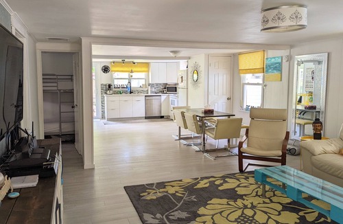 Crystal Beach Cottage | Modern and relaxing cottage, steps from the beach, short drive to Niagara Falls!