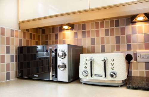 Newport Pagnell Apartment | Modern and spacious home from home with 9 beds