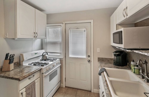 Libertyville Apartment | Modern and Spacious 2-Story