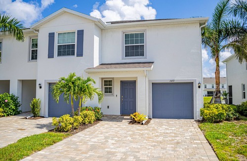 Indigo Lakes House | Modern and Spacious 3 bedroom Townhome