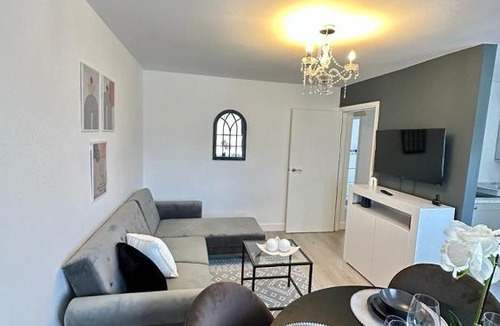 Northfield Apartment | Modern and spacious flat