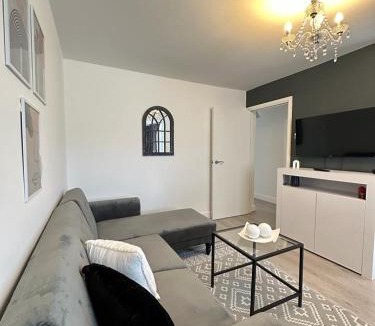 Northfield Apartment | Modern and spacious flat