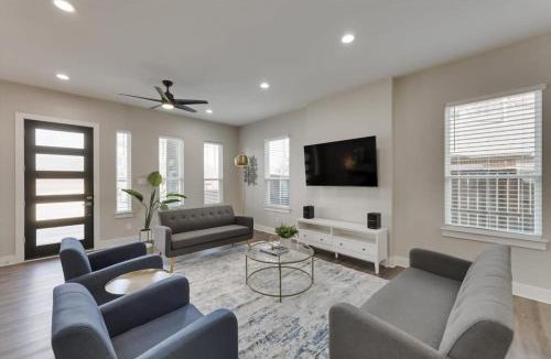 West Dallas House | Modern and Spacious High End Home near Downtown