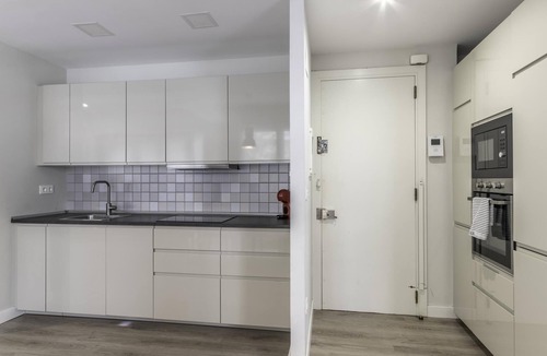 Indautxu Apartment | Modern and Spacious in the Centre