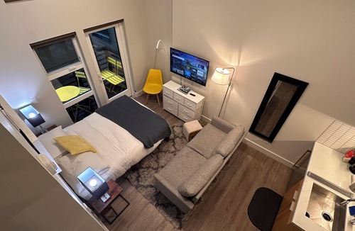 First Hill Hotel | Modern and Spacious Loft With 2 Beds