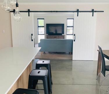 New Plymouth House | Modern and Spacious 4 bedroom Home only 2yo