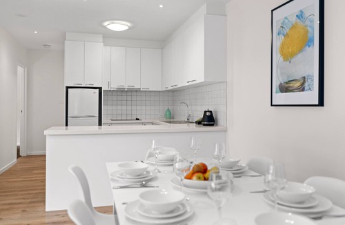 Burwood Apartment | Modern and Spacious Three Bedroom Apartment