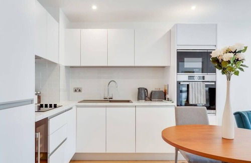 The Westside Apartment | Modern and Stylish 1Bed Flat Centrally Located