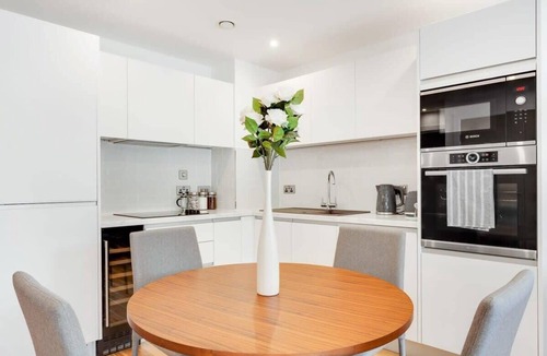 The Westside Apartment | Modern and Stylish 1Bed Flat Centrally Located