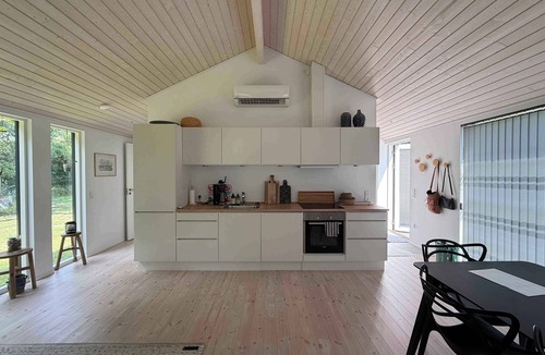 Udsholt House | Modern and stylish summer cabin