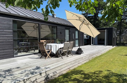 Udsholt House | Modern and stylish summer cabin