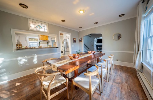 Norwichtown House | Modern Antique 5BR Home w/Expansive Master Suite