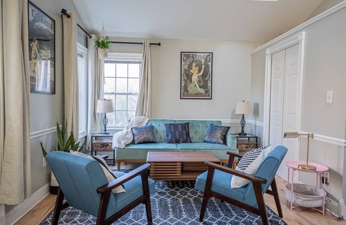 Norwichtown House | Modern Antique 5BR Home w/Expansive Master Suite