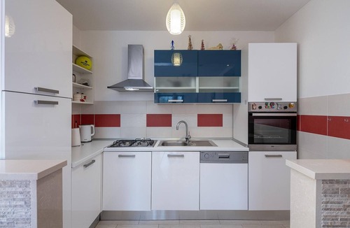 Pridvorje Apartment | Modern apartment with balcony and garden