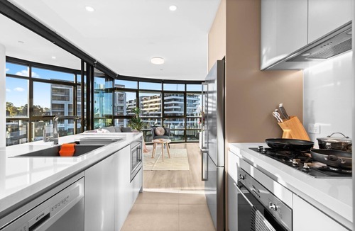 Sydney Olympic Park Apartment | Modern Apartment with Piano – Sleeps 5, Olympic Park