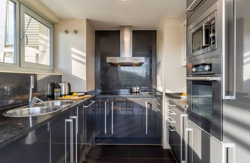 Sant Adria de Besos Apartment | Modern apartment near Forum Beach & Parking