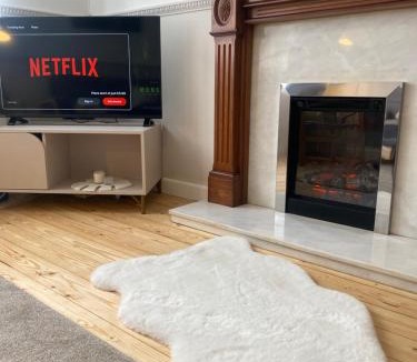 Glasgow Apartment | Modern apartment in Glasgow West End, free parking