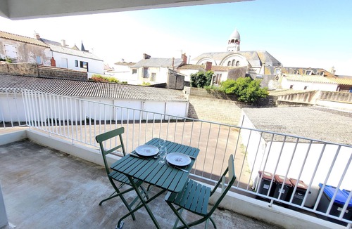 Les Sables d'Olonne Apartment | Modern Apartment - 300m Beach - Pets Allowed