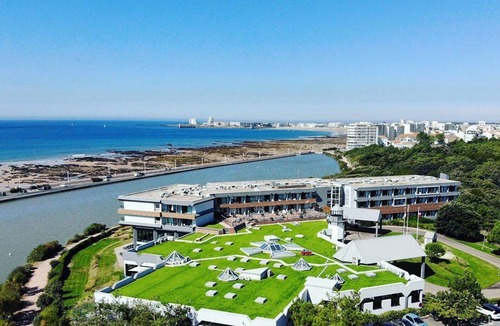 Les Sables d'Olonne Apartment | Modern Apartment - 300m Beach - Pets Allowed