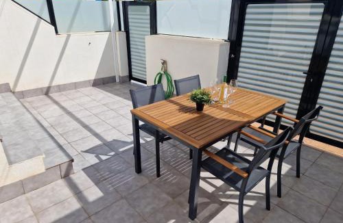 Los Cuarteros Apartment | Modern Apartment with pool area