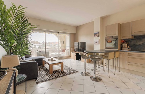 Trouville-sur-Mer Apartment | Modern Apartment with Terrace Trouville