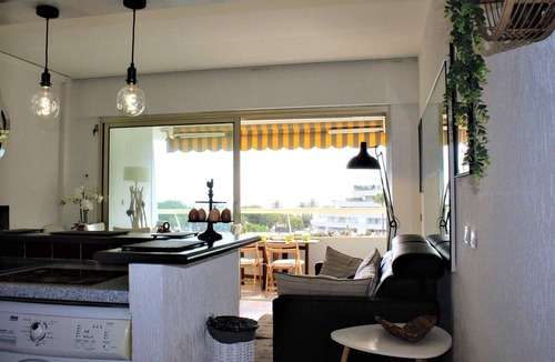 Villeneuve Loubet Beach Apartment | Modern Apartment, Sleeps 4, Air-Conditioned with Parking